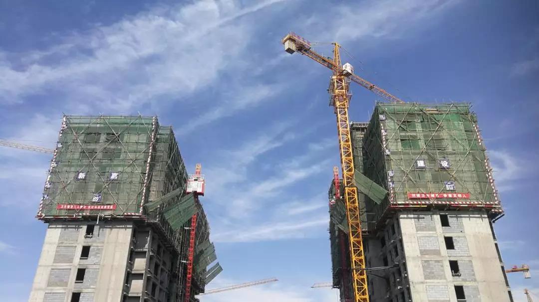 简讯 | 由新嘉建设承建的潍水龙城项目B13#、B09#、D07#、D03#住宅楼全部完成封顶！